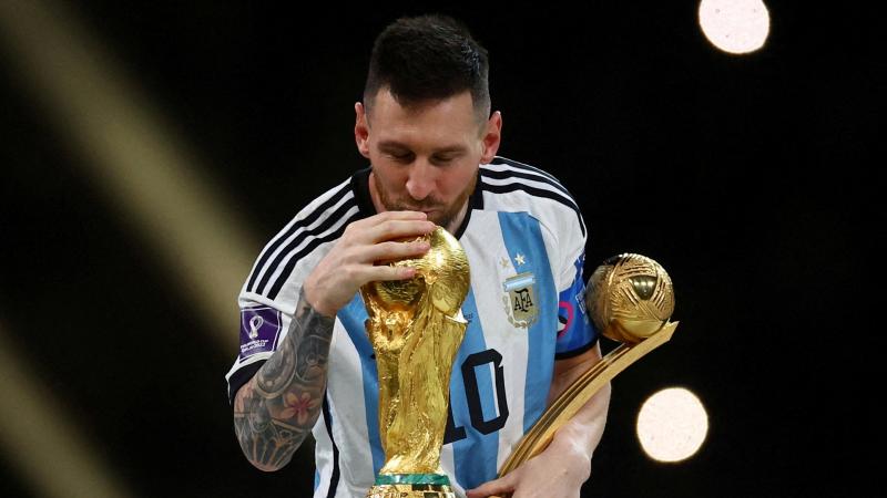 ميسي خلال فوز الأرجنتين بكأس العالم 2022 لكرة القدم