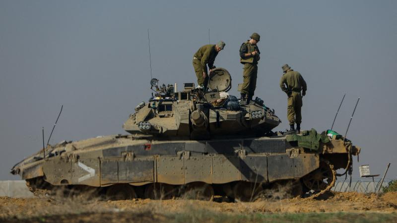 منذ أسابيع يشنّ الاحتلال الإسرائيلي عدوانًا على قطاع غزة أدى إلى استشهاد أكثر من 15900 فلسطينيًا - رويترز