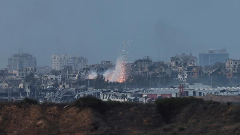 مشاهد من القصف الإسرائيلي على قطاع غزة - رويترز