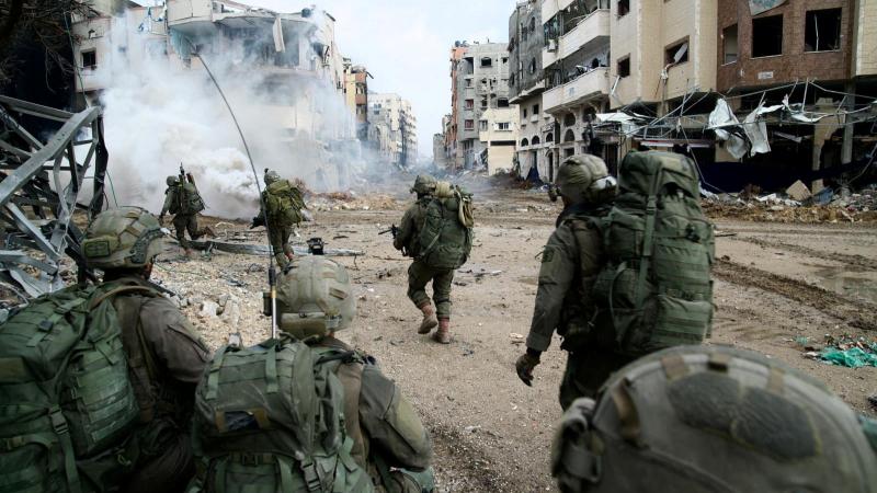 الجيش الإسرائيلي يعلن مقتل ضابطين في معارك بقطاع غزة - رويترز