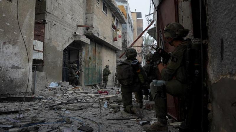 نفذ مقاتلو القسام 24 مهمة عسكرية استهدفت قوات الاحتلال المتوغلة في قطاع غزة بالقذائف والعبوات المضادة للتحصينات والأفراد - رويترز