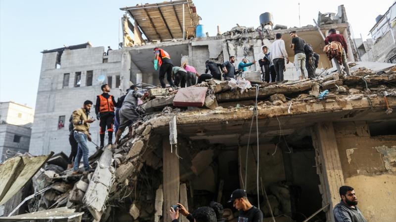 استأنف الاحتلال الإسرائيلي عدوانه على قطاع غزة اليوم الجمعة بعد انتهاء الهدنة المؤقتة