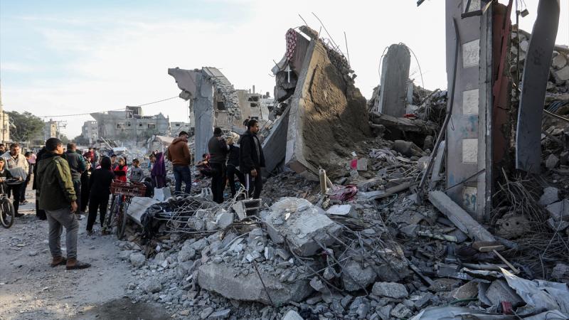 استهدف الاحتلال الإسرائيلي منازل في خانيونس ودير البلح- الأناضول