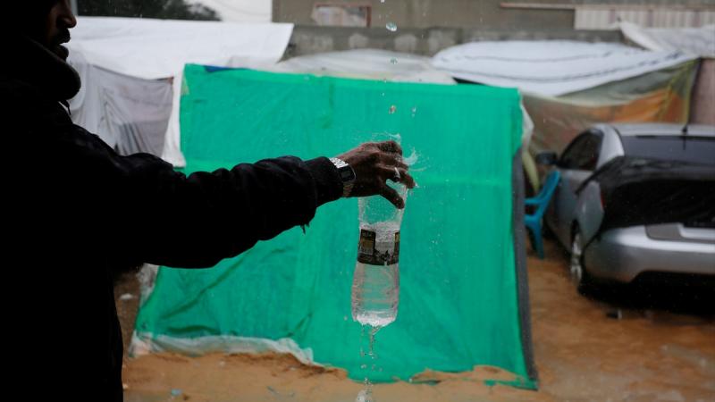يشرب أطفال غزة مياهًا غير صالحة للاستهلاك الآدمي