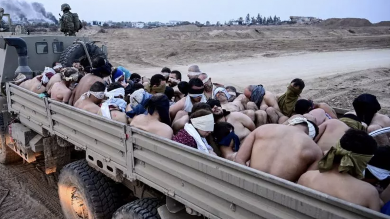 إن عدد الرجال الذين اعتقلتهم إسرائيل في غزة يقدر بالآلاف - رويترز