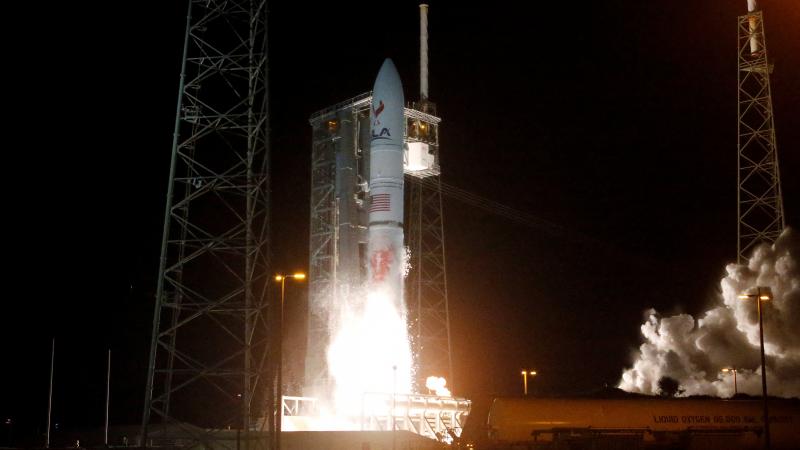 أُطلق الصاروخ "فولكن سينتور" ليقوم بأول رحلة فضائية له من مركز كينيدي للفضاء