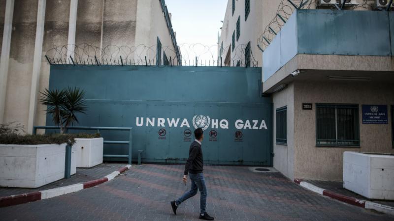 تهدف خطة الاحتلال إلى قطع التمويل عن "الأونروا" وإخراجها من قطاع غزة - غيتي