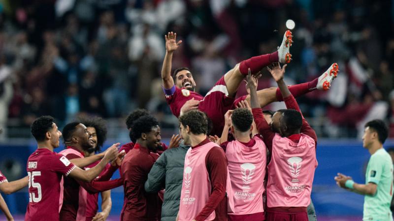 العنابي يحتفل بتأهله للدور الثاني من كأس آسيا 