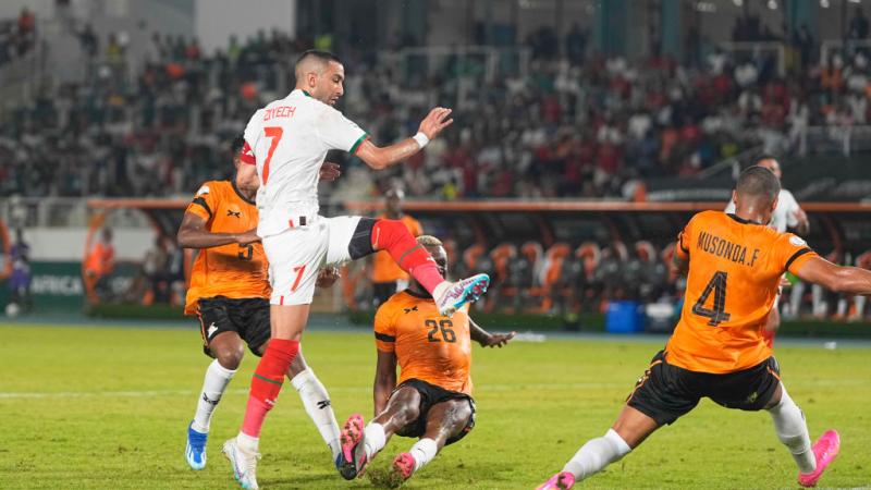 نجم المغرب حكيم زياش لحظة تسجيله هدف الفوز