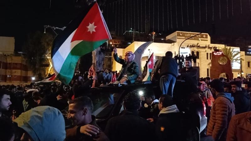 جانب من الاحتفالات في مدينة السلط الأردنية بعد تأهل النشامى إلى نهائي كأس آسيا - إكس