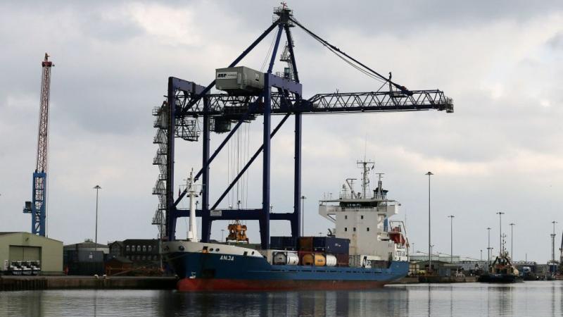 أثرت تداعيات الشحن البحري على قطاع الملابس وشركات النفط البريطانية-