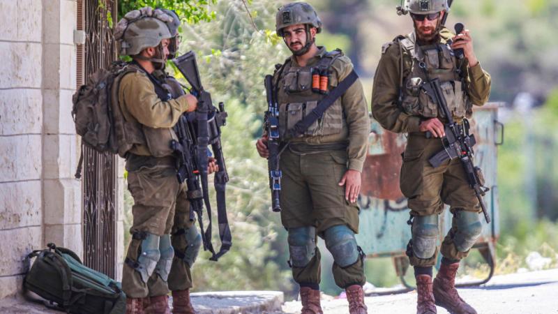 اعتقلت قوات الاحتلال الإسرائيلي فلسطينيين اثنين من بلدة برقين