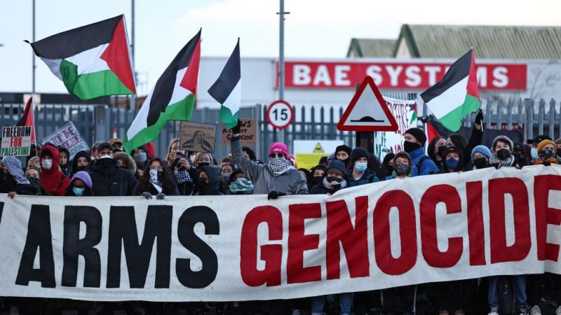 تتواصل المظاهرات الاحتجاجية أمام مقر شركة "بي أيه إي سيستمز" البريطانية ودعوتها لوقف تصدير السلاح لجيش الاحتلال الإسرائيلي - غيتي