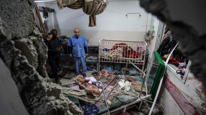استهدف الاحتلال عددًا من مستشفيات قطاع غزة في نوفمبر منها القدس والنصر للأطفال ومستشفى العيون - غيتي