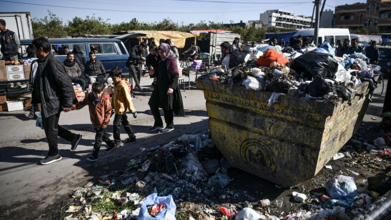 حذرت "جودة البيئة" من مخاطر قصف الاحتلال خطوط الصرف الصحي في غزة ما يؤدي إلى كارثة صحية وبيئية - غيتي
