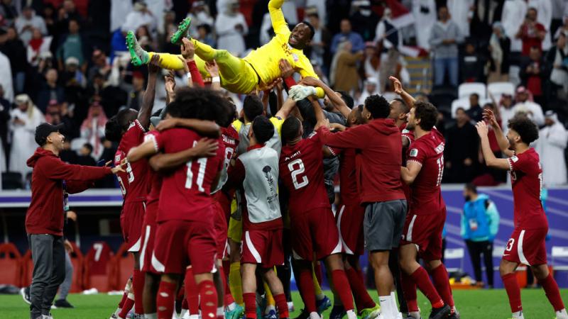 تألق حارس منتخب قطر مشعل برشم في التصدي لثلات ركلات ترجيح ليقود منتخب بلاده لتحقيق الفوز على أوزبكستان في كأس آسيا