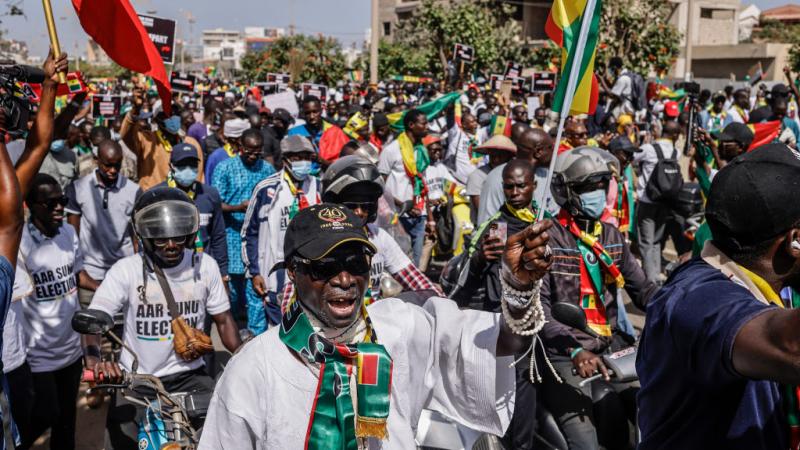 آلاف المعارضين يشاركون في أول تظاهرة مرخصة في السنغال منذ أسبوعين