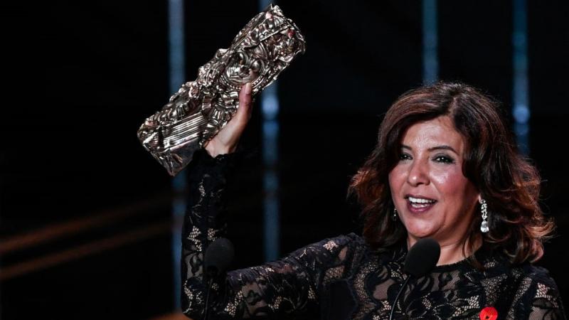 المخرجة التونسية كوثر بن هنية لحظة فوزها بجائزة سيزار 