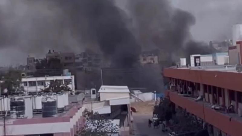 النيران تتصاعد حول مجمع ناصر الطبي