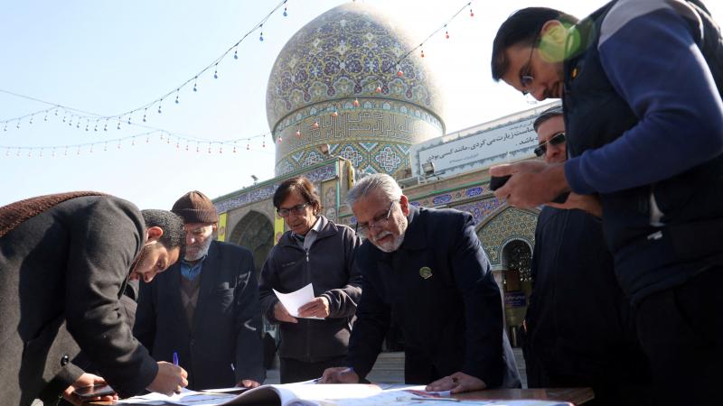 انطلاق عملية الاقتراع في انتخابات البرلمان ومجلس القادة في إيران - رويترز