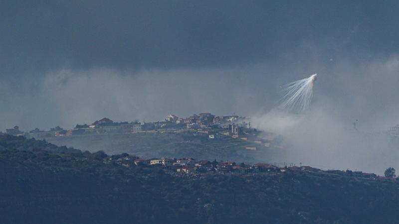 نفذت المقاتلات الإسرائيلية غارة على منزل عند أطراف بلدة رامية في محافظة النبطية جنوب لبنان