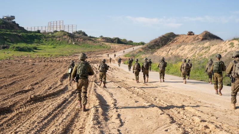 قُتل جندي إسرائيلي وأصيب عدد بجروح خطرة في معركة جنوب قطاع غزة- رويترز