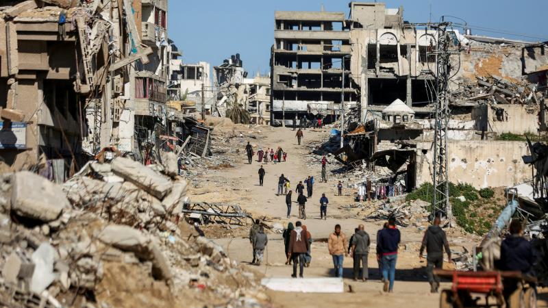 يرى محللون أن تل أبيب تحاو إظهار قدراتها ومواطن قوتها بتدمير قطاع غزة ولتجنب الاعتراف بهزائمها أمام المقاومة - رويترز