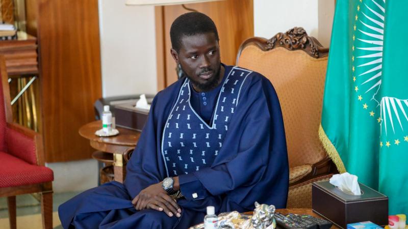 باسيرو ديوماي فاي أصغر رئيس في تاريخ السنغال - رويترز
