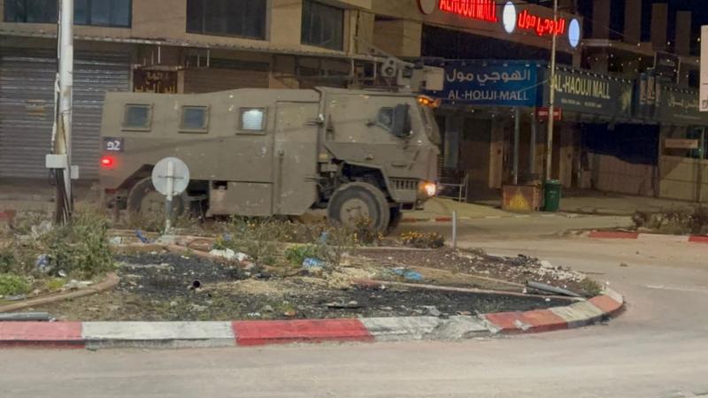 عمدت آليات الاحتلال إلى إغلاق الطرقات وتجريفها في مخيم نور شمس- إكس