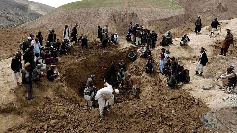 يعد انهيار مناجم الذهب أمر شائع في أفغانستان الغنية بالمعادن- إكس
