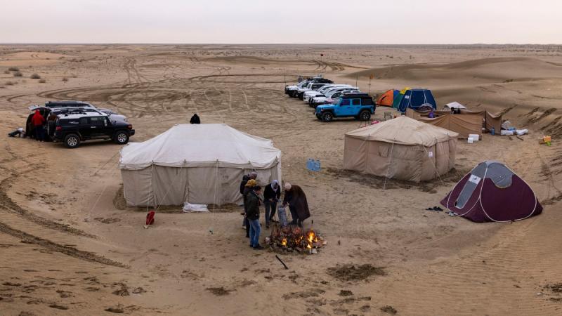 التخييم في صحراء جنوب العراق – أ ف ب