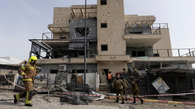 أعلنت إسرائيل مقتل شخص وتضرر مبان جراء إطلاق عشرات الصواريخ من لبنان باتجاه كريات شمونة - غيتي