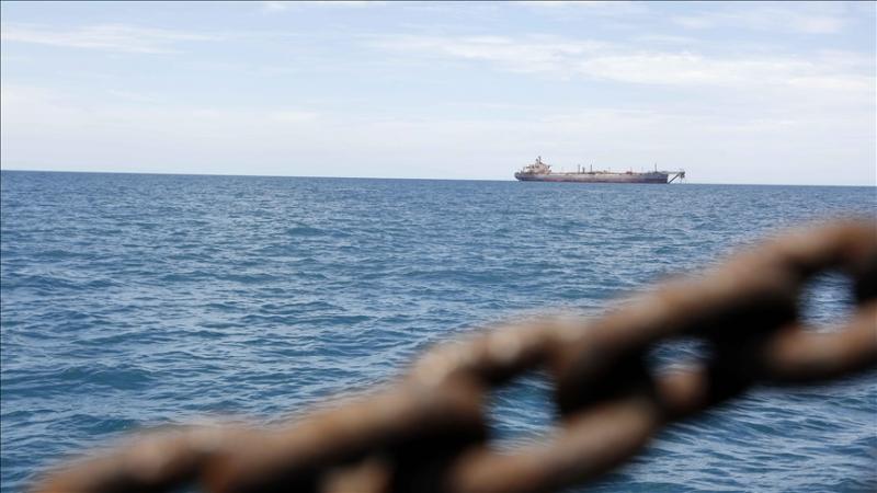  أبلغت سفن قريبة عن "دوي قوي وعمود دخان كبير" قبالة السواحل اليمنية - الأناضول