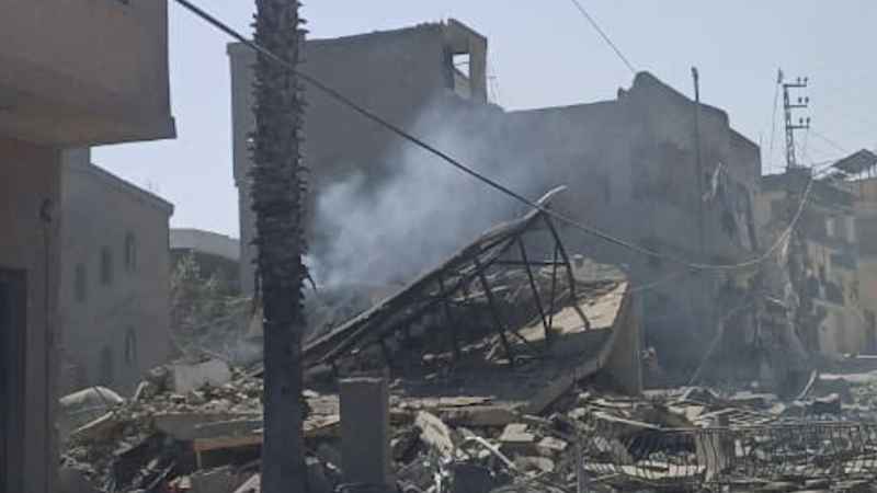 غارة إسرائيلية على بلدة عيتا الشعب، مما أدى لأضرار جسيمة بممتلكات وبنى تحتية ومنازل - منصة إكس