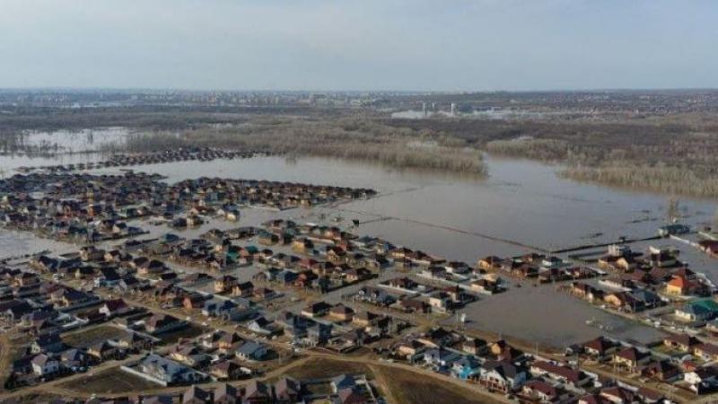 ارتفع منسوب روافد نهر أوب بحيث تخطّى الضفاف وغمر بعض مدن روسيا وكازاخستان بالفيضان - إكس