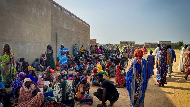المعارك في السودان تشتد وتضاعف مآسي المواطنين - رويترز