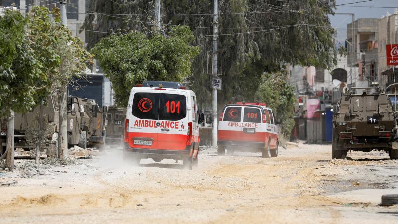 فقدان الاتصال بمركبتي إسعاف تابعتين للهلال الأحمر في مخيم نور شمس بطولكرم - رويترز