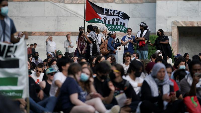 تشهد أميركا ما يعده بعض المتابعين "ربيعًا" طلابيًا مع اتساع رقعة المظاهرات الطلابية الرافضة للحرب على غزة