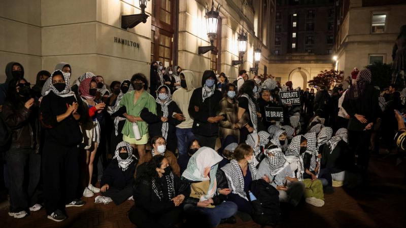 الحركة الطلابية مستمرة في جامعات الولايات المتحدة رغم التهديدات الرسمية - رويترز