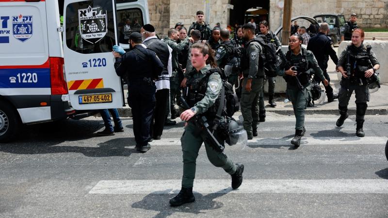 أفاد شهود أن الشرطة الإسرائيلية أغلقت باب الساهرة أمام حركة المواطنين الفلسطينيين.