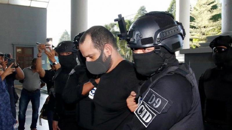 اعتقلت الشرطة الإسرائيلي في فندق بكوالالمبور وبحوزته حقيبة تحتوي على الأسلحة في مارس الماضي- إكس