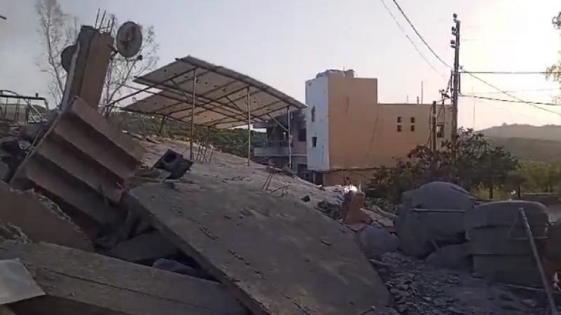 أطلق الطيران الإسرائيلي صاروخين على منزل في بلدة حانين جنوب لبنان- إكس