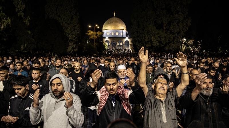 الآلاف يحيون ليلة القدر في المسجد الأقصى - الأناضول