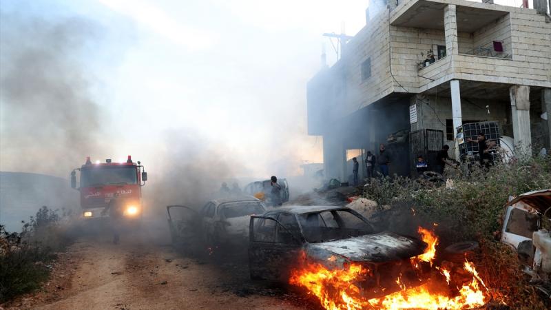 أحرق المستوطنون ممتلكات الفلسطينيين من مركبات ومنازل في المغير- الأناضول