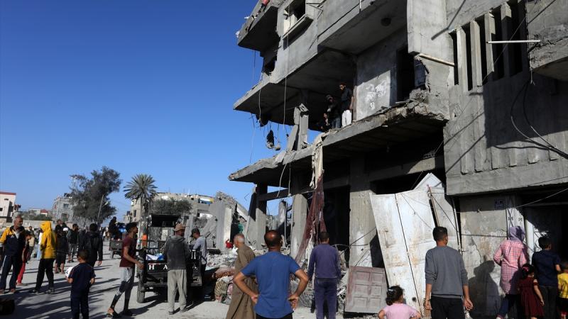 قصف إسرائيلي على منازل المدنيين وتجمعات النازحين في رفح - الأناضول