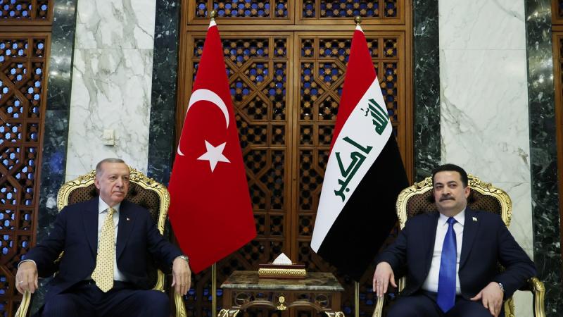 وصل الرئيس التركي رجب طيب أردوغان إلى بغداد في أول زيارة رسمية له منذ أكثر من عقد