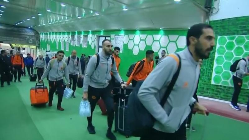 لاعبو نهضة بركان المغربي يغادرون الملعب في العاصمة الجزائرية