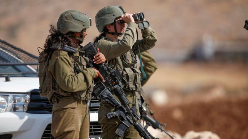 رفضت عشرات المجندات في جيش الاحتلال العودة إلى وحدات المراقبة قرب غزة