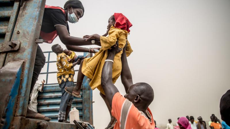 خلفت الحرب الأهلية أزمتي جوع ونزوح في السودان