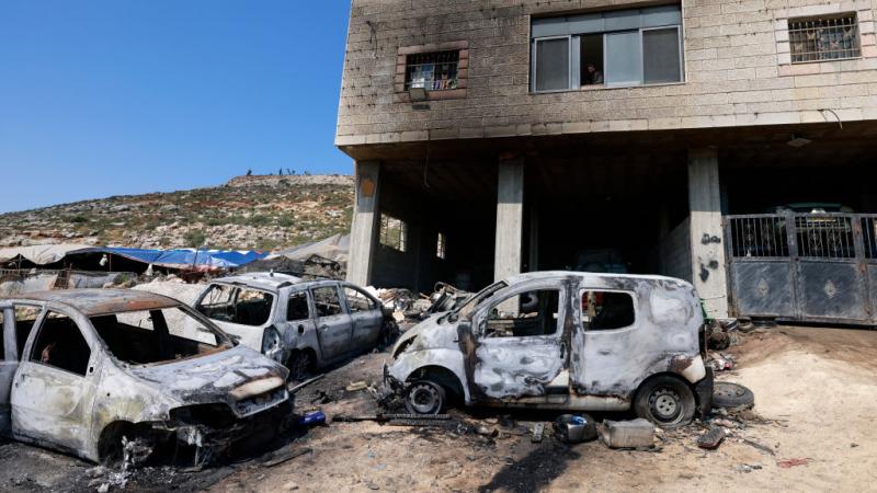تعرضت عشرات المنازل للحرق في هجوم للمستوطنين على قرية دوما جنوب نابلس